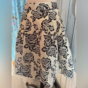 Gracia gold black floral lurex skirt in sz M